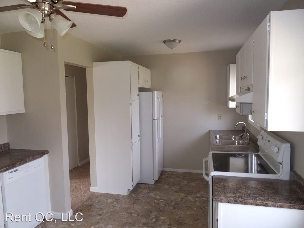 316 W 61st Pl - Photo 3 of 17