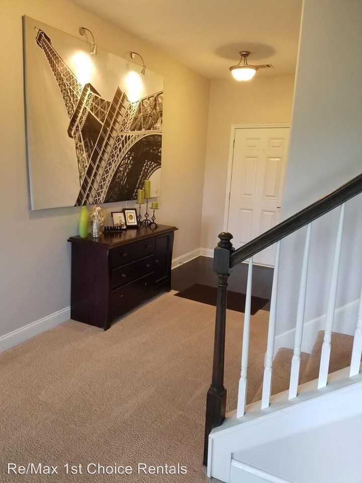 17 Sagefield Dr - Photo 2 of 15