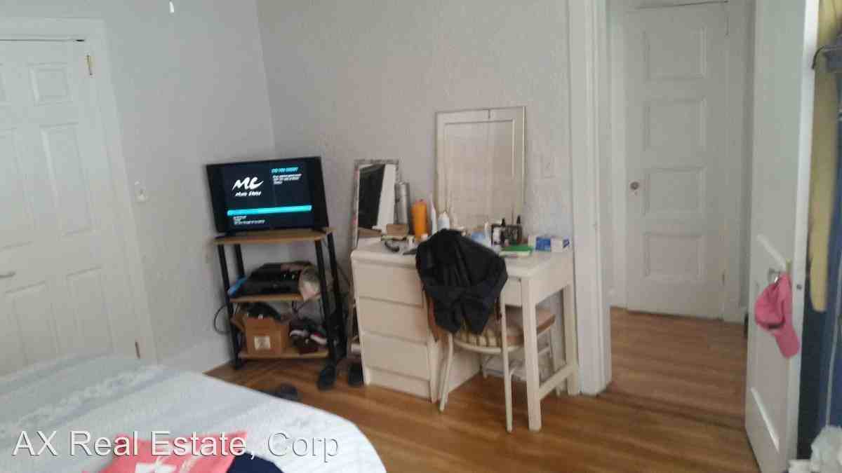 631 Willow St - Photo 2 of 11