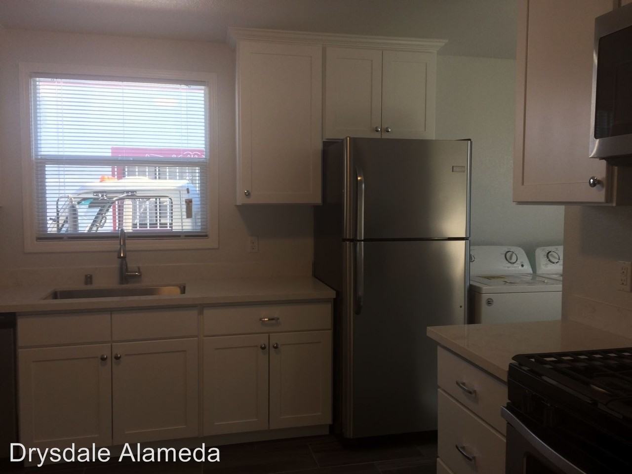 1106 104th Ave - Photo 2 of 8