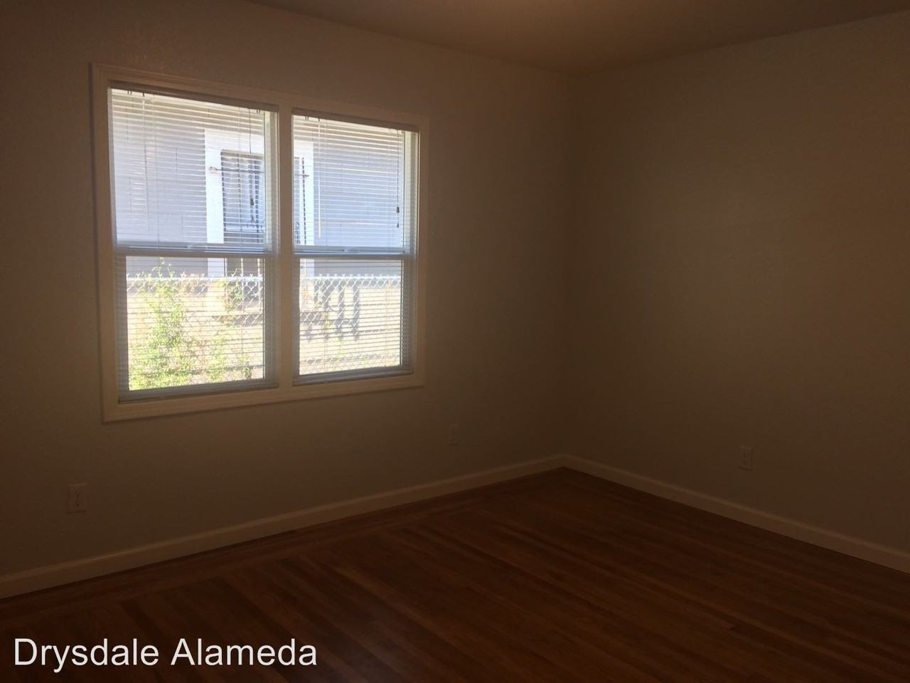 1106 104th Ave - Photo 3 of 8