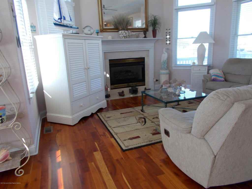 1351 Laurel Blvd - Photo 3 of 29