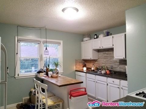 57 Logan Ave W - Photo 3 of 14