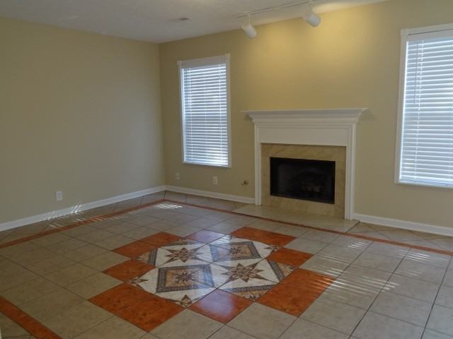 2425 Edencrest Dr - Photo 2 of 14