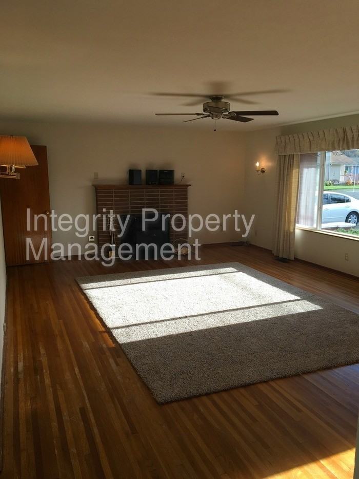 582 Jefferson Ave - Photo 2 of 12