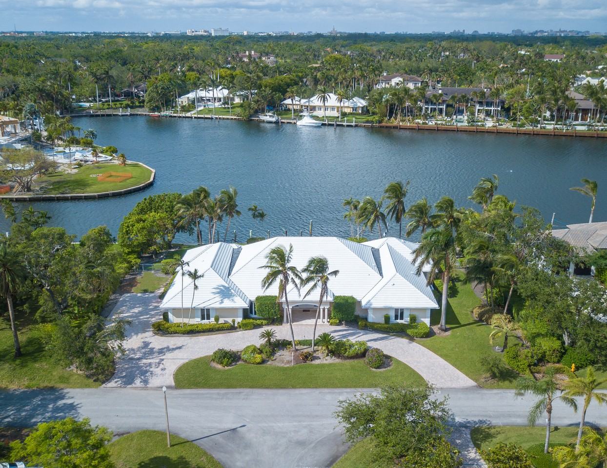 625 Reinante Ave - Photo 3 of 21