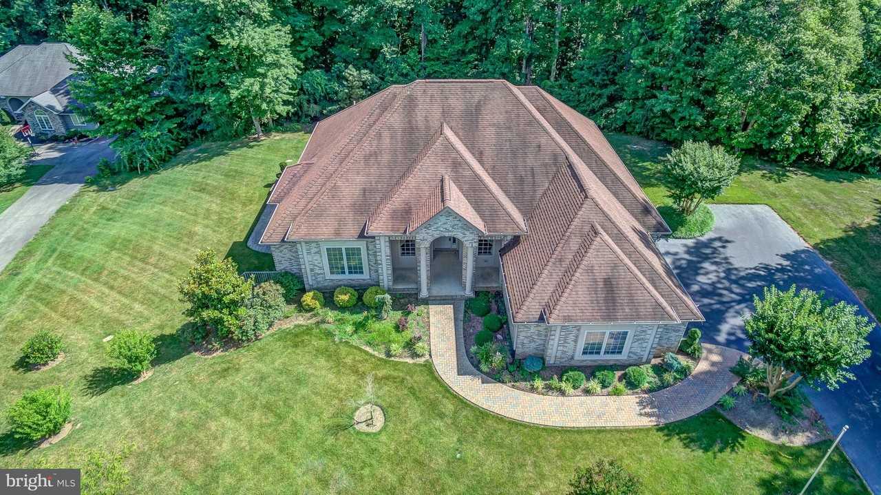 305 Madeline Dr - Photo 2 of 30