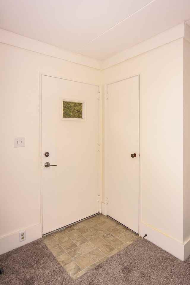 750 W Hawthorne St - Photo 3 of 24