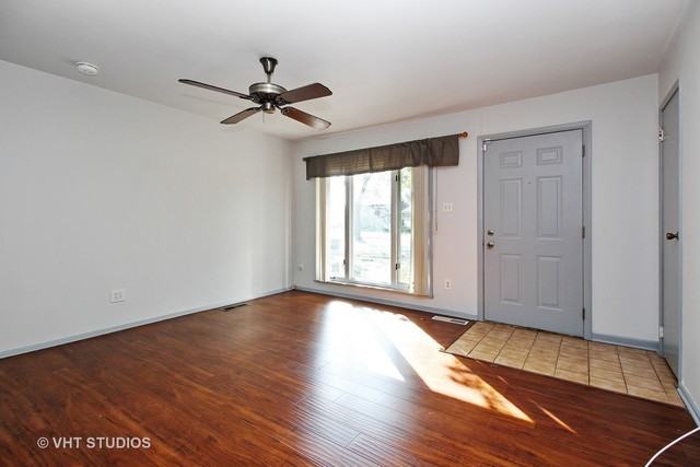 953 Dartmouth Ave - Photo 2 of 9