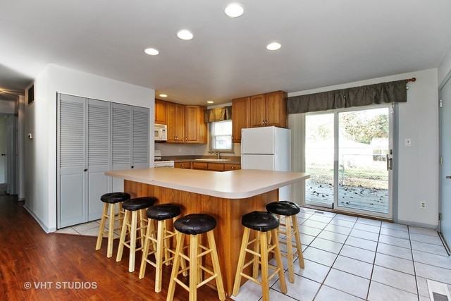 953 Dartmouth Ave - Photo 3 of 9