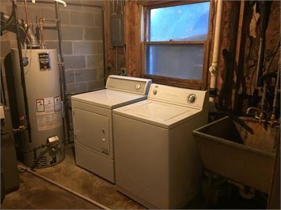 1620 Maple Ln - Photo 3 of 9