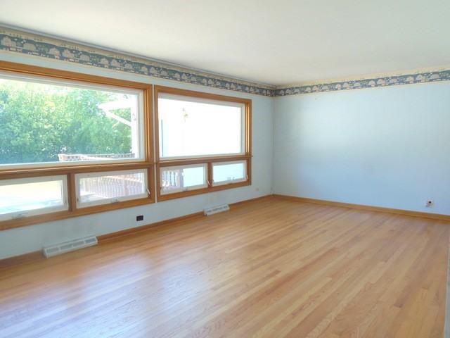 1003 N Meadow Ln - Photo 3 of 23