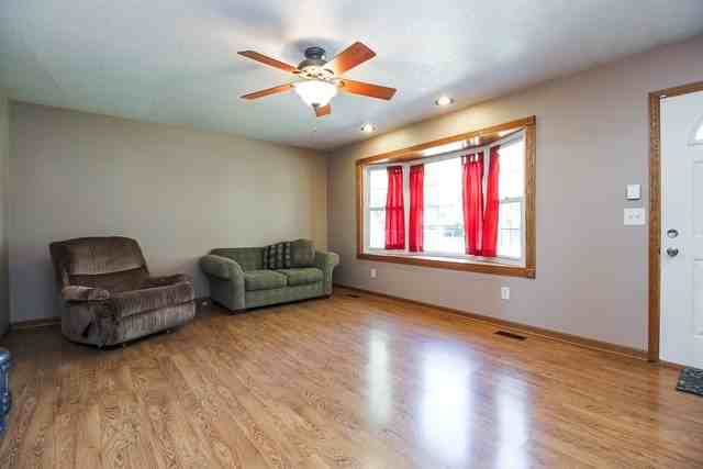 230 Meadows Rd S - Photo 2 of 15