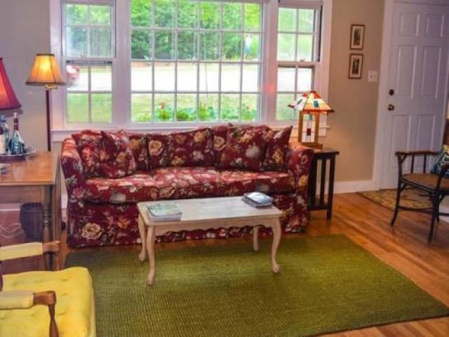 243 Gifford St - Photo 3 of 6