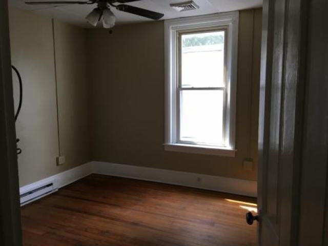 525 Mahantongo St - Photo 3 of 4