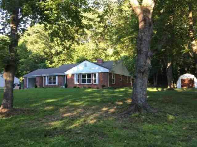255 Laurel Rd - Photo 2 of 6