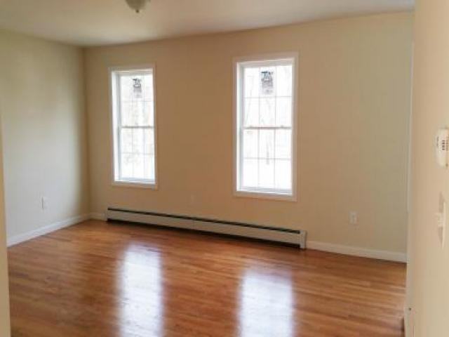 52 Top St - Photo 3 of 4