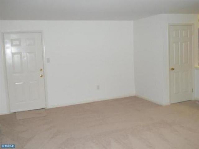 323 Walnut Ct Way - Photo 2 of 6