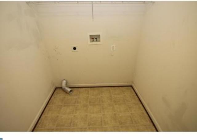 146 Dewitt Cir - Photo 3 of 6