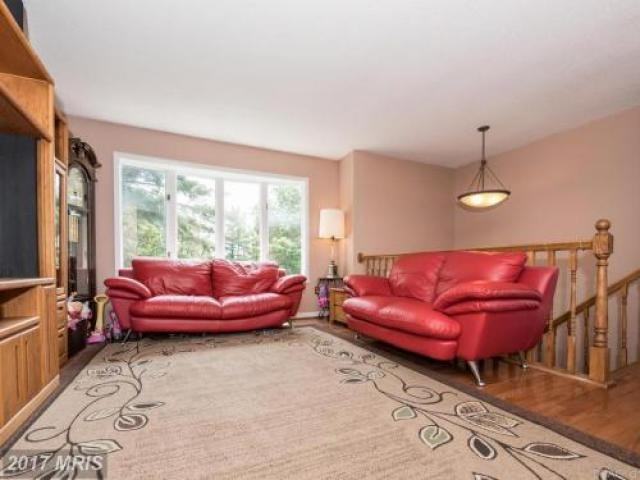 8210 James St - Photo 3 of 6