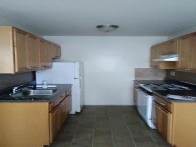 900 Emerson St - Photo 2 of 4