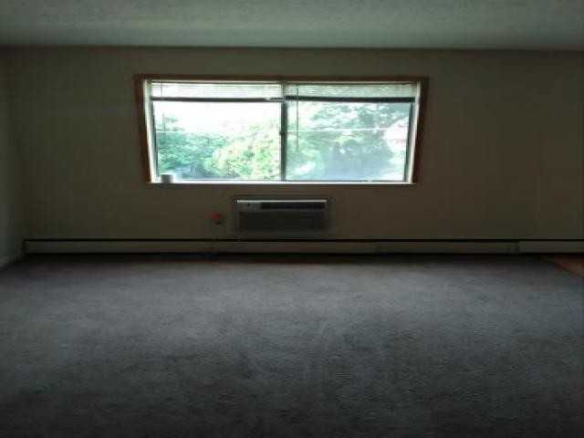 900 Emerson St - Photo 3 of 4