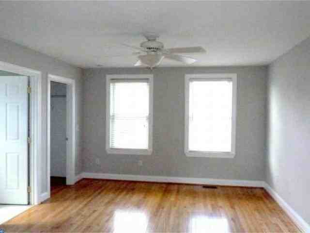 1505 N Scott St - Photo 2 of 6