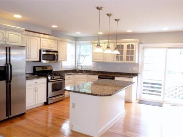 1505 N Scott St - Photo 3 of 6