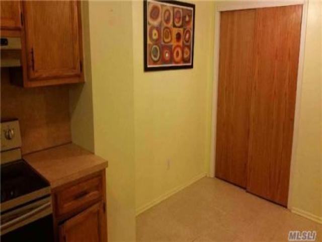 10-19 166th St - Photo 2 of 6