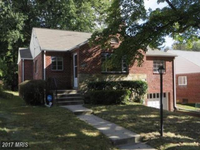 205 Brewster Ave - Photo 2 of 6