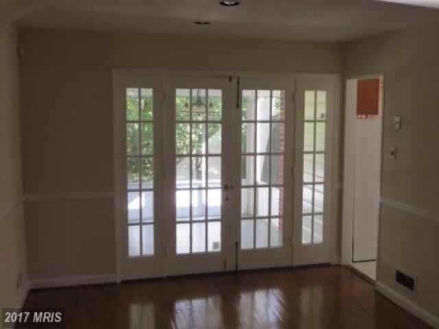 205 Brewster Ave - Photo 3 of 6