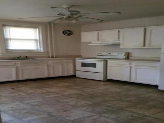 1715 W 8th St - Photo 3 of 3