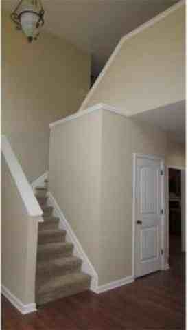 404 Sheila Way - Photo 2 of 6