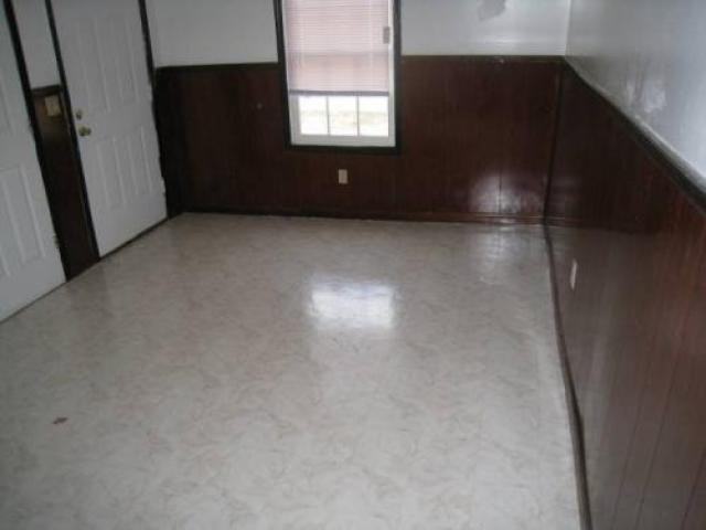 2211 Iowa St - Photo 2 of 3