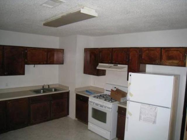 2211 Iowa St - Photo 3 of 3