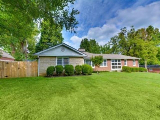 2709 Lakeside Dr - Photo 3 of 6