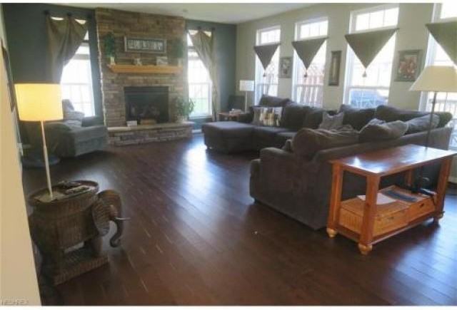 4813 Lincolnshire Ct - Photo 3 of 6