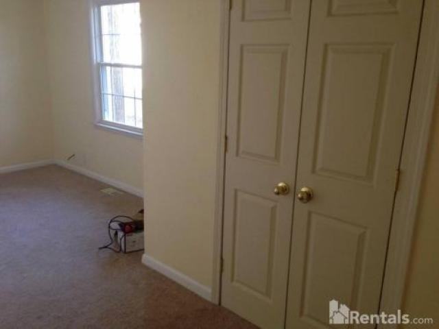 8421 Staghorn Dr - Photo 3 of 6