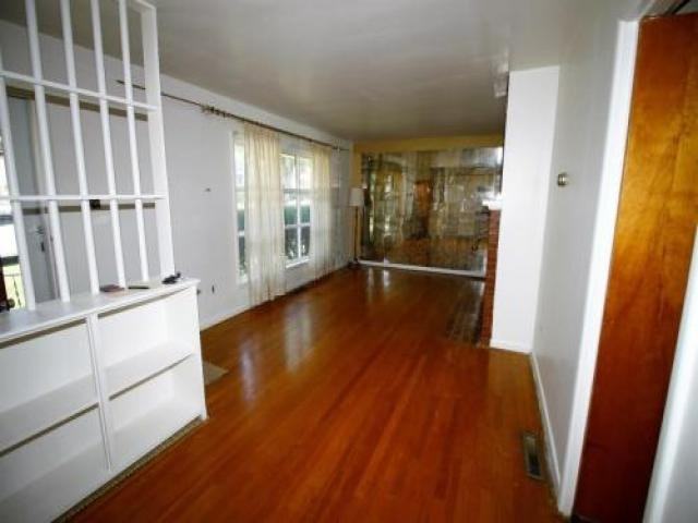 542 Haskins Dr - Photo 2 of 5