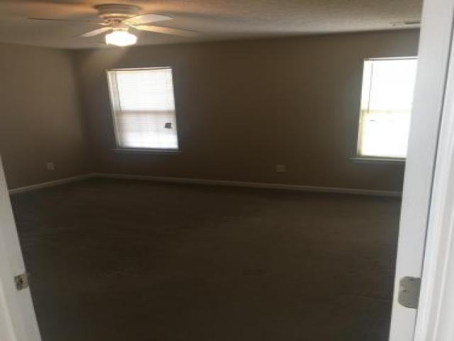 102 Park Pl - Photo 2 of 6