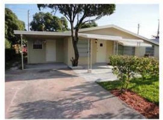 3221 NW 18th Pl - Photo 3 of 5