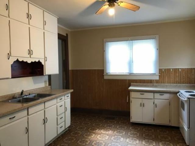 12 SW 15th St - Photo 3 of 6