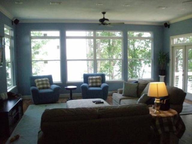 435 Lakeshore Dr - Photo 2 of 4