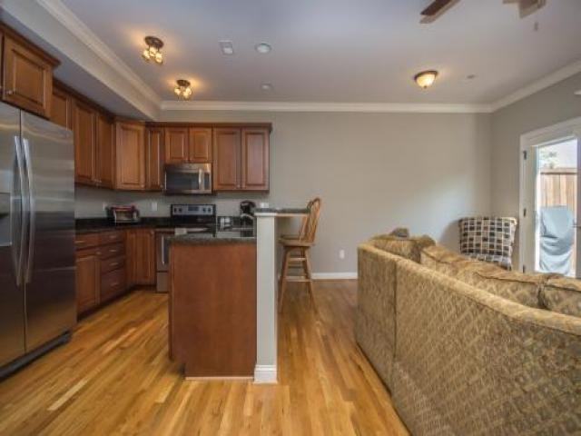 500 S Broadway - Photo 3 of 6