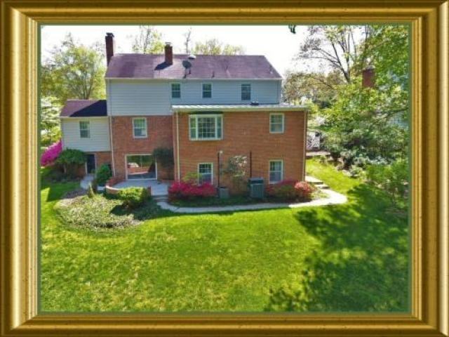 2213 Surrey Pl - Photo 3 of 6