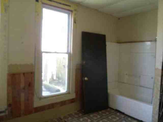 535 W Washington St - Photo 3 of 6