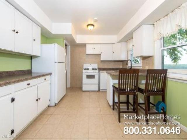 8520 78th Ave W - Photo 3 of 6