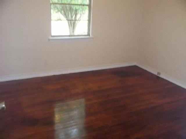 302 Erie St - Photo 2 of 6