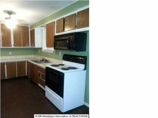 3773 Benvenue Cove - Photo 3 of 6