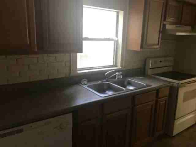 65 Elizabeth Ave - Photo 3 of 6